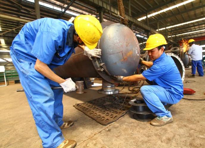 从长江石化到昌发容器厂 一位承包者的改制之路